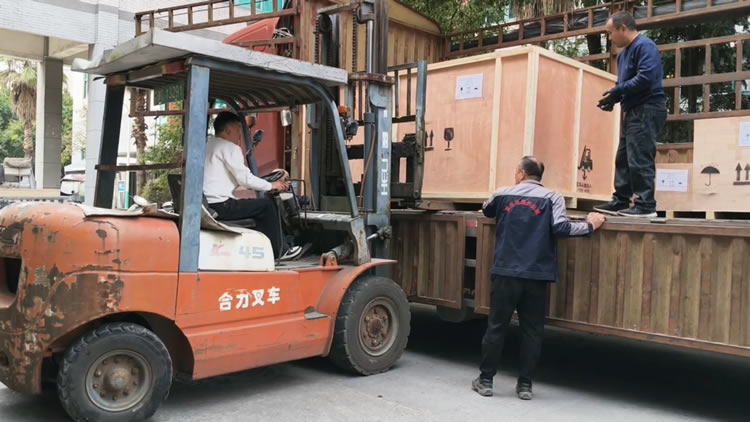 铝箔LETOU.COM装车发货